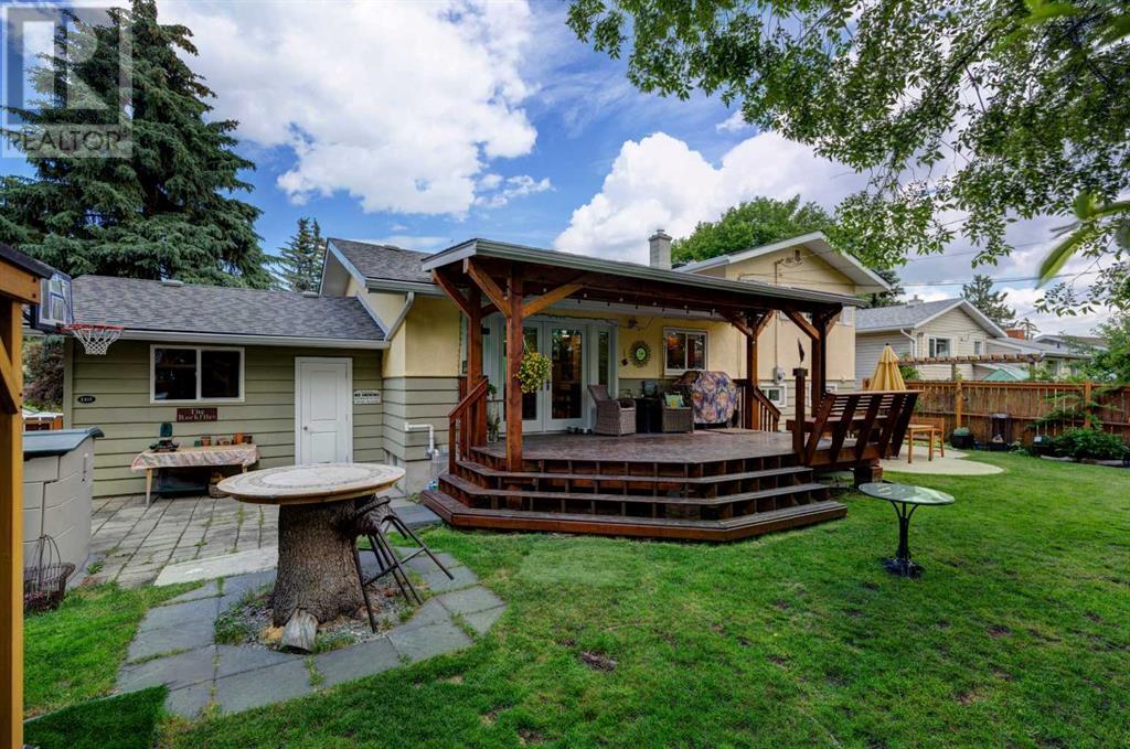 53 Wildwood Drive SW, Calgary, Alberta