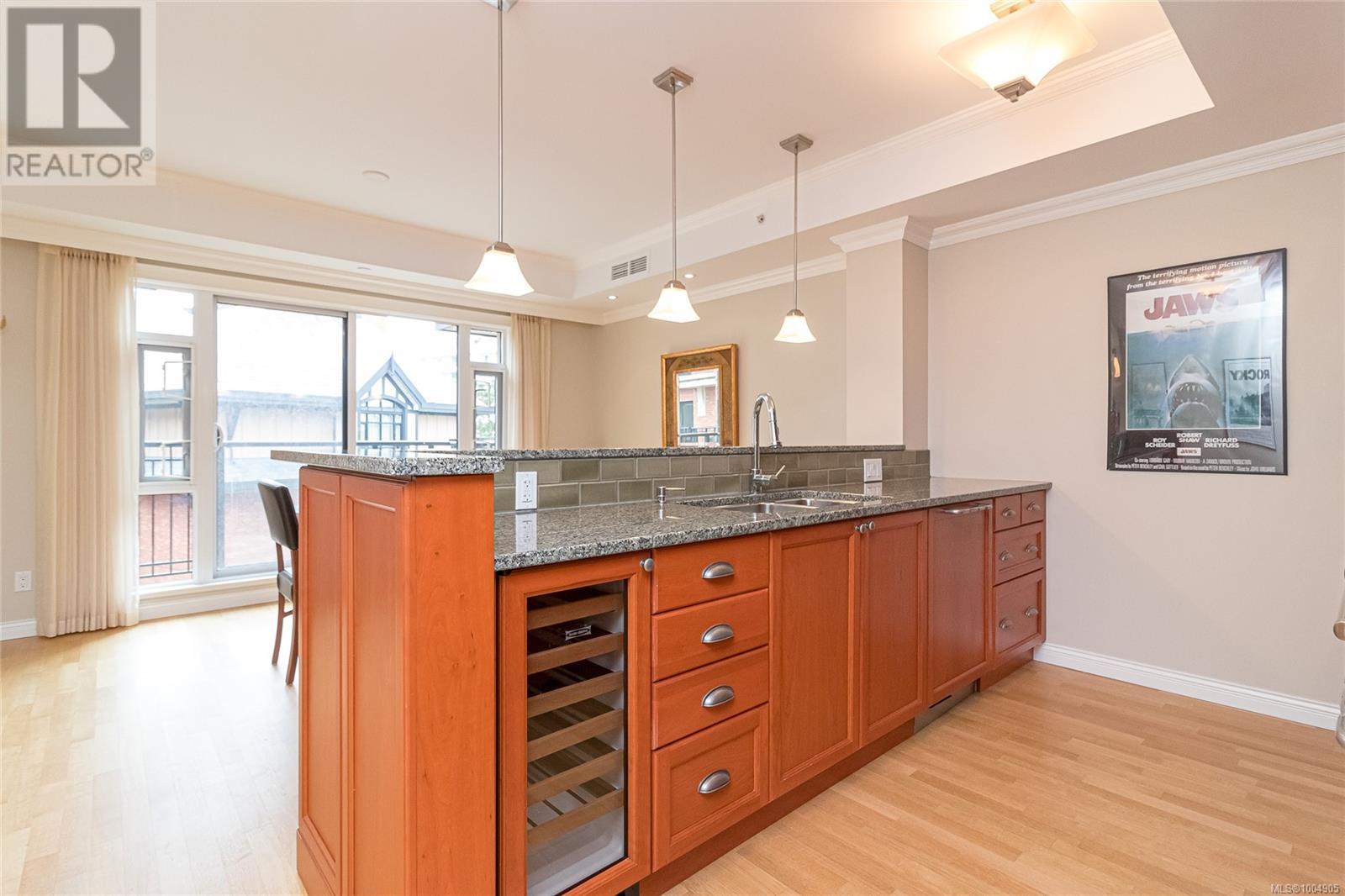 401 1175 Beach Drive, Oak Bay