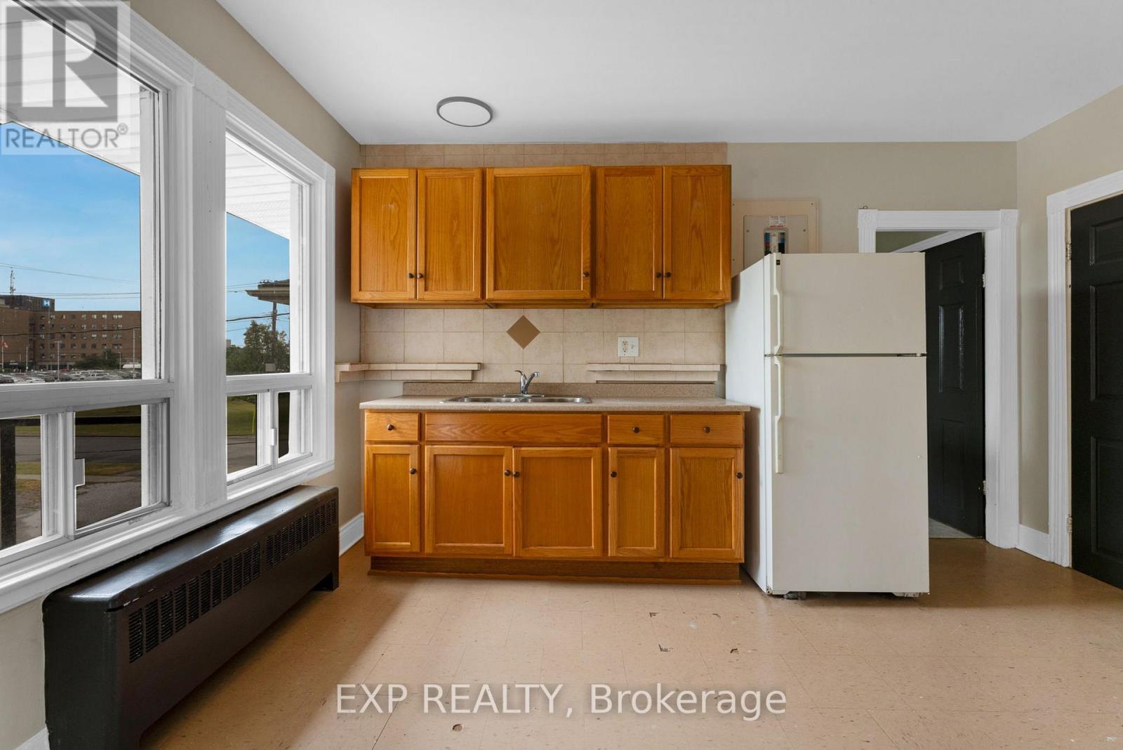 Photo 1 of 480 King Street, Welland ON