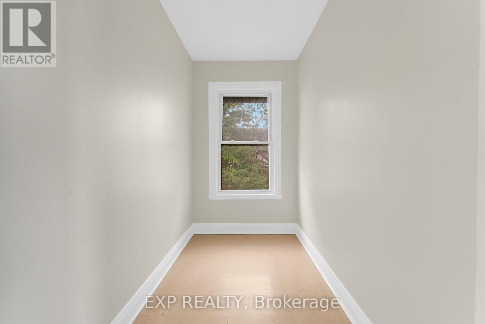 Photo 8 of 480 King Street, Welland ON