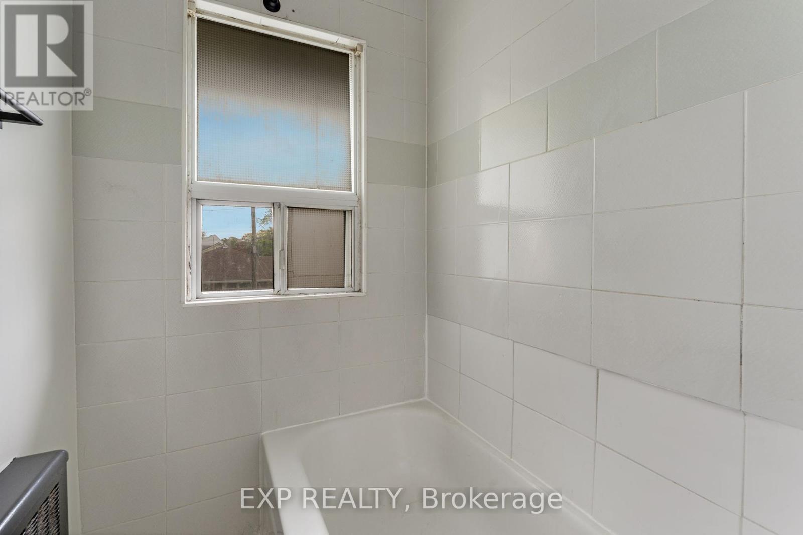 Photo 7 of 480 King Street, Welland ON