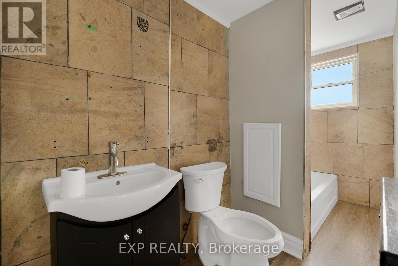 Photo 32 of 480 King Street, Welland ON