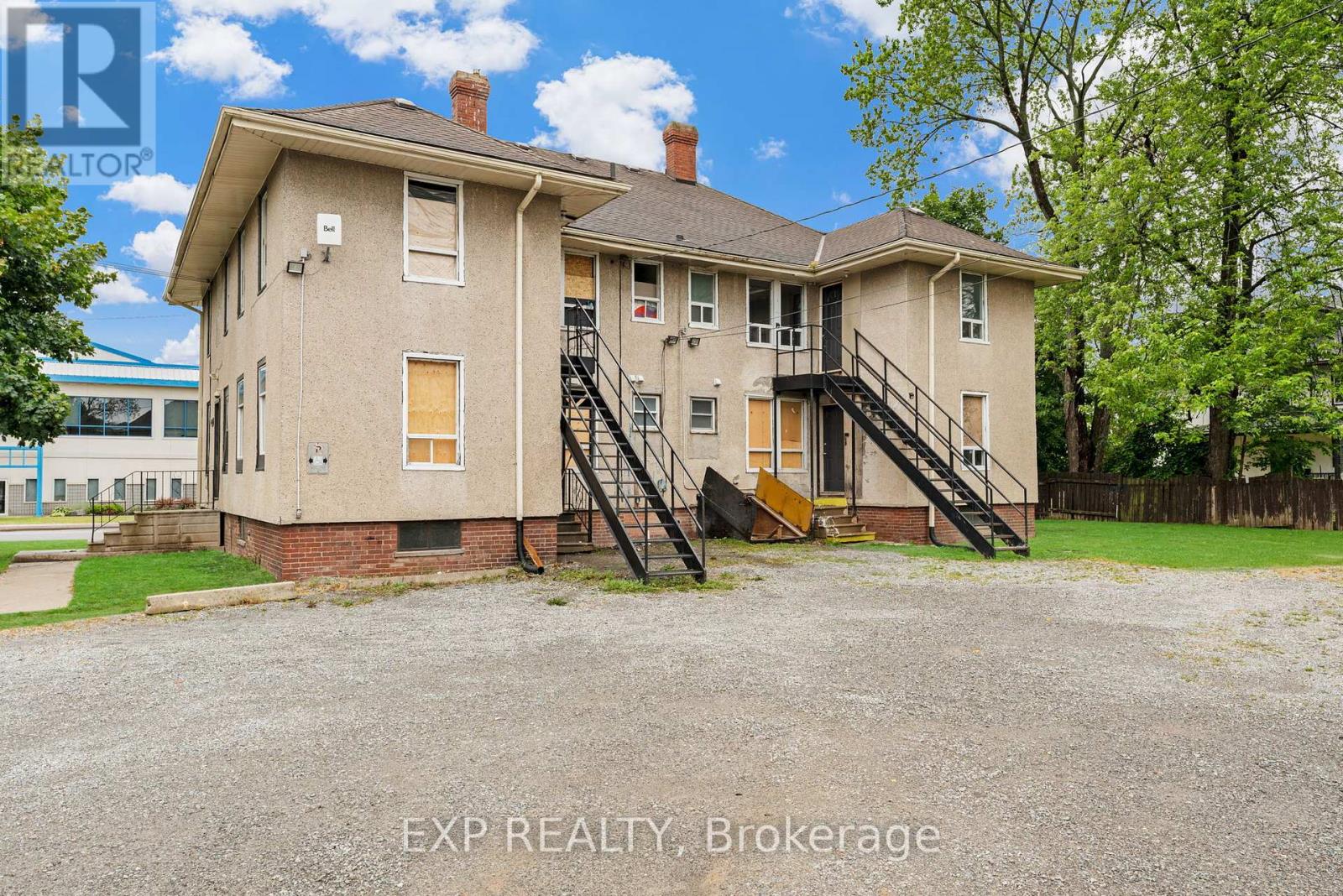 Photo 2 of 480 King Street, Welland ON