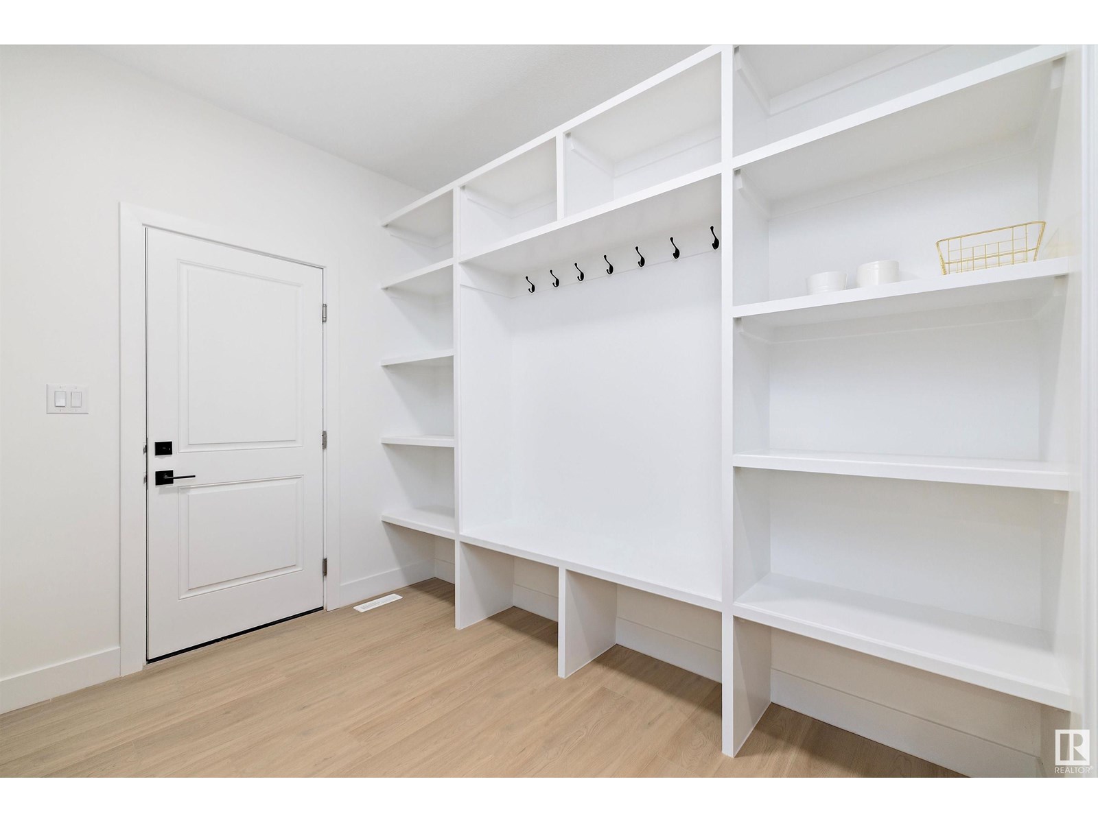 Photo 22 of 6009 Naden Landing Nw, Edmonton AB