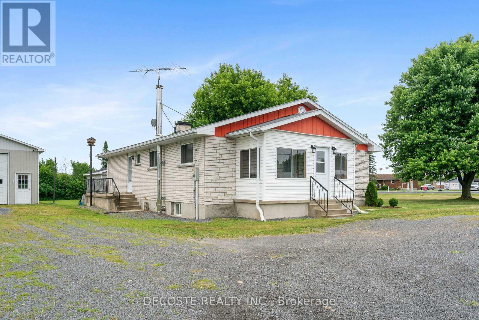 Photo 4 of 20330 Lochiel Road, North Glengarry ON
