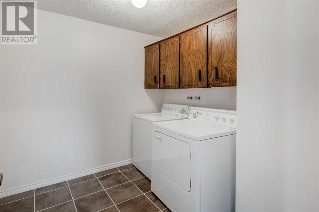 Single Family House Bi-level for Sale in  Dalhousie Crescent NW Dalhousie Calgary 