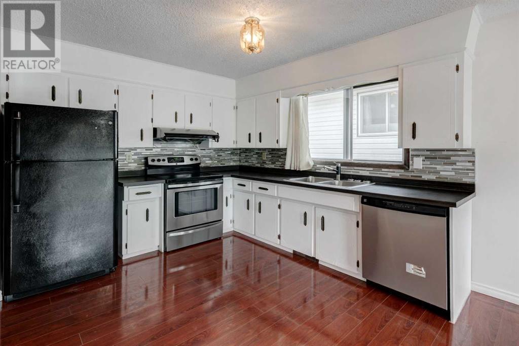 Single Family House Bi-level for Sale in  Dalhousie Crescent NW Dalhousie Calgary 
