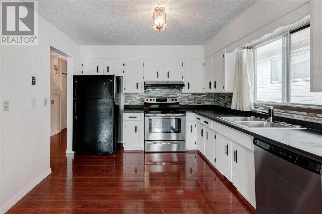 Single Family House Bi-level for Sale in  Dalhousie Crescent NW Dalhousie Calgary 