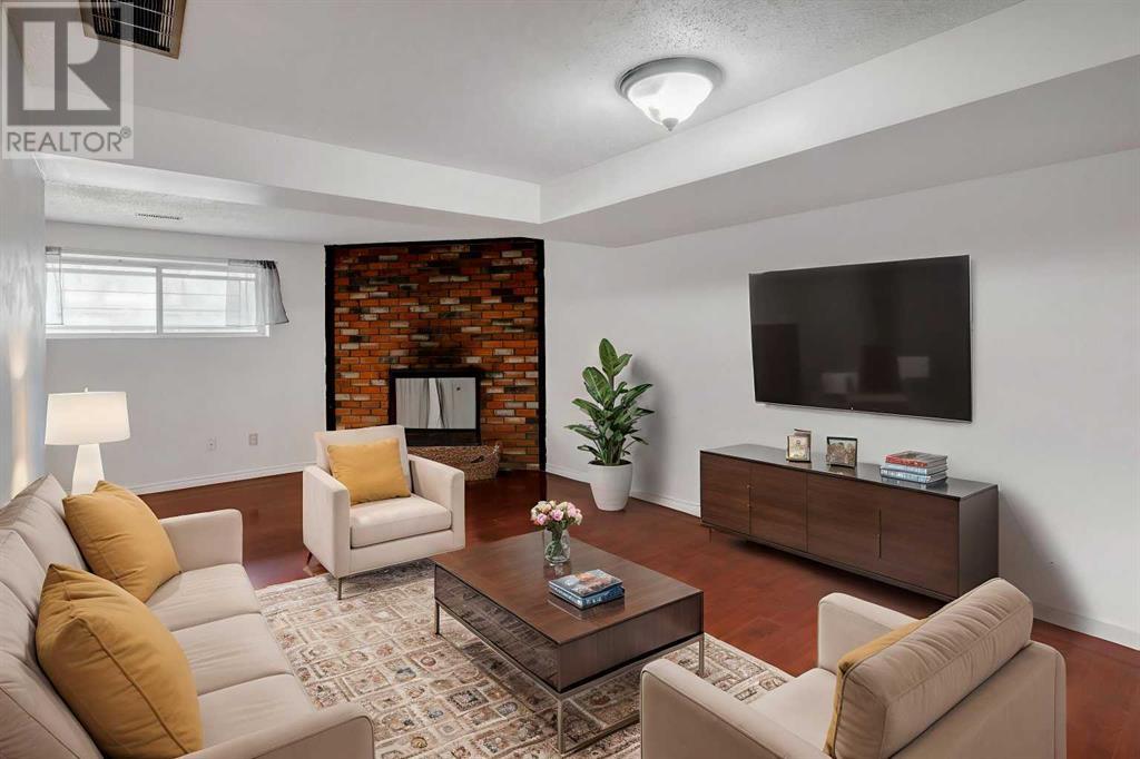 Single Family House Bi-level for Sale in  Dalhousie Crescent NW Dalhousie Calgary 