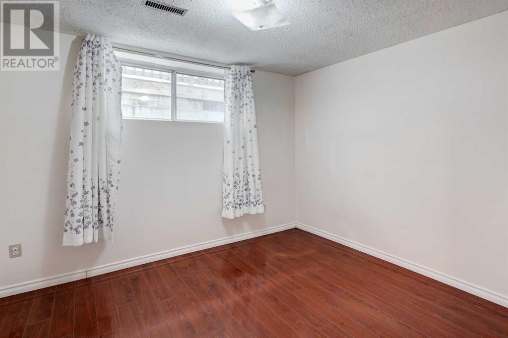 Single Family House Bi-level for Sale in  Dalhousie Crescent NW Dalhousie Calgary 