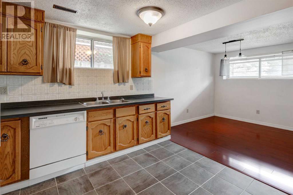 Single Family House Bi-level for Sale in  Dalhousie Crescent NW Dalhousie Calgary 