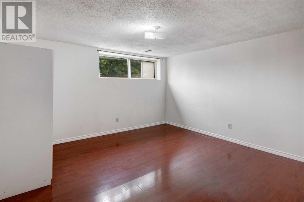 Single Family House Bi-level for Sale in  Dalhousie Crescent NW Dalhousie Calgary 