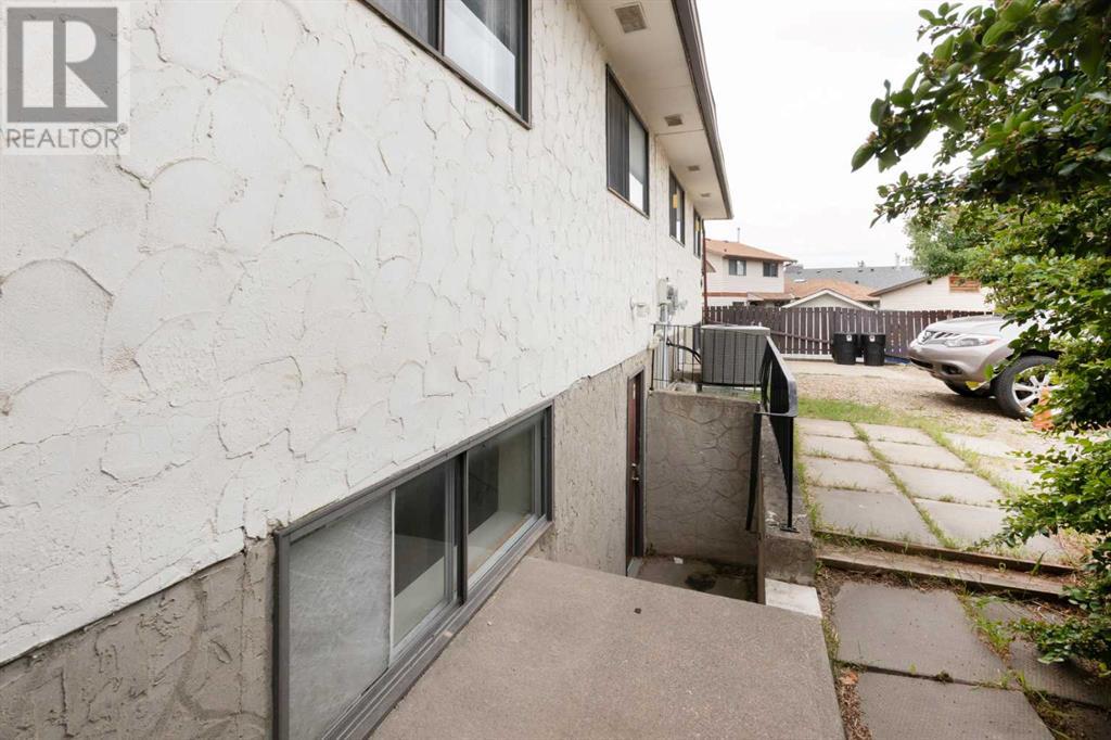 Single Family House Bi-level for Sale in  Dalhousie Crescent NW Dalhousie Calgary 