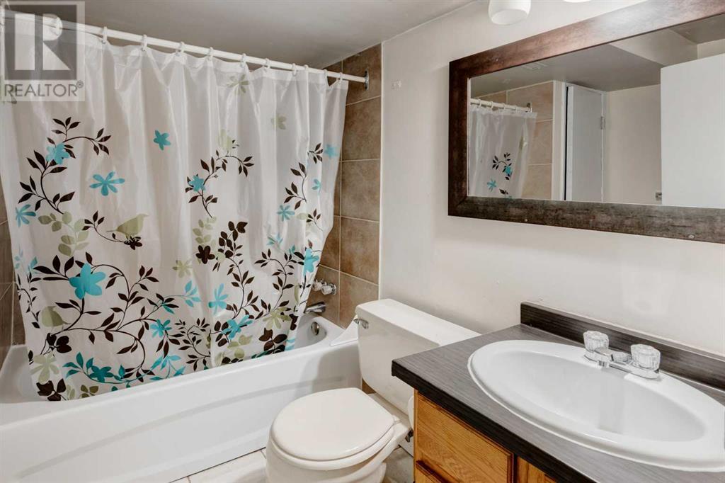 Single Family House Bi-level for Sale in  Dalhousie Crescent NW Dalhousie Calgary 