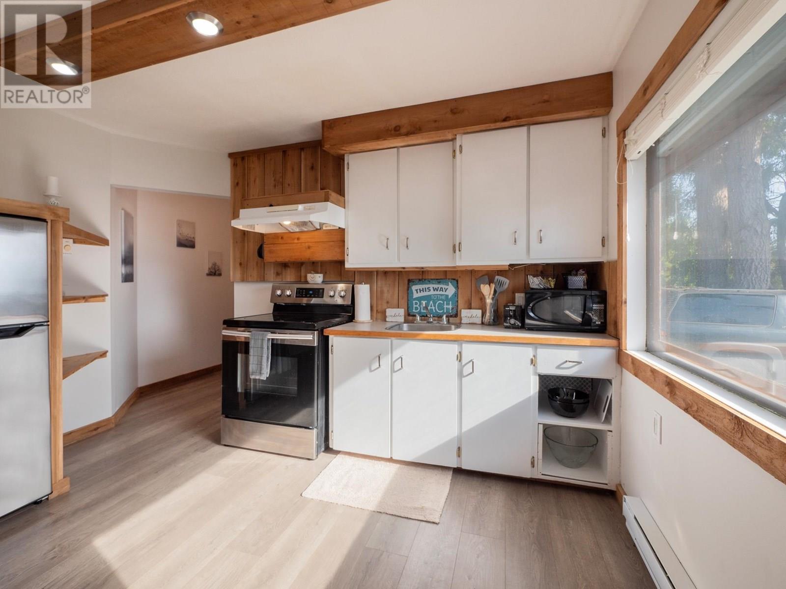 716/718 HILLCREST ROAD, Gibsons