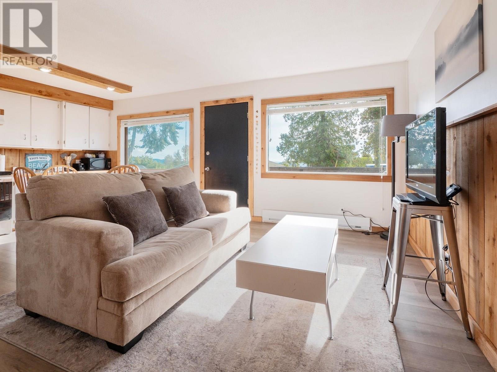 716/718 HILLCREST ROAD, Gibsons