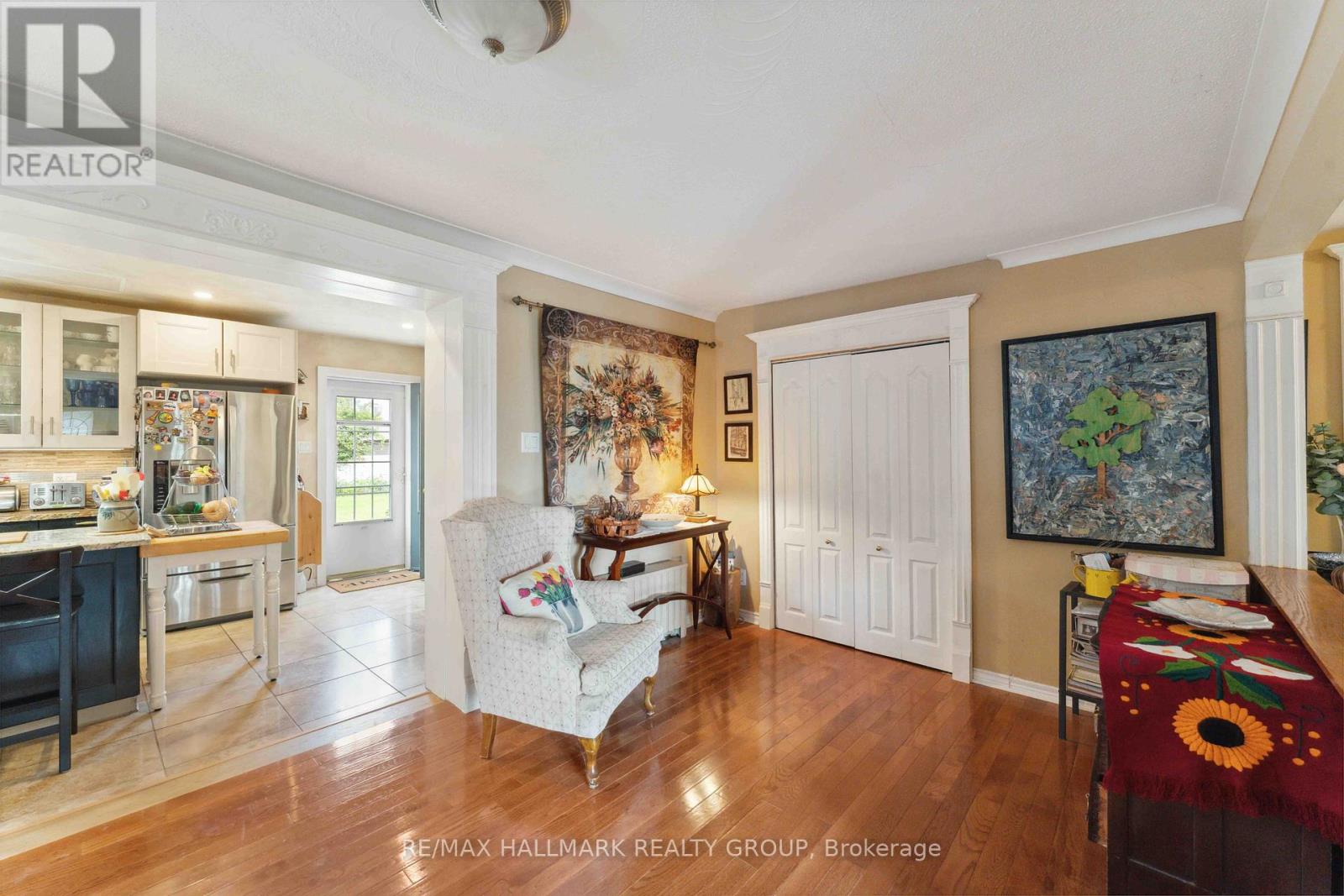 Photo 10 of 431 Blake Boulevard, Ottawa ON