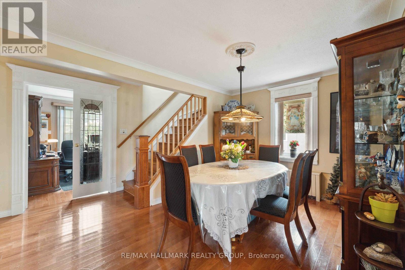 Photo 12 of 431 Blake Boulevard, Ottawa ON