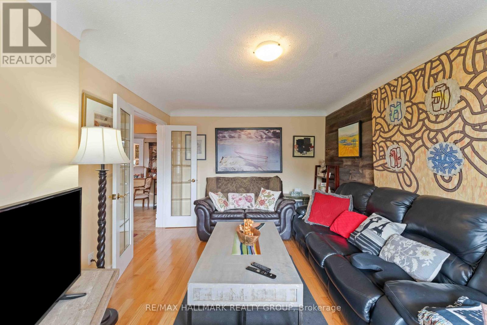 Photo 8 of 431 Blake Boulevard, Ottawa ON