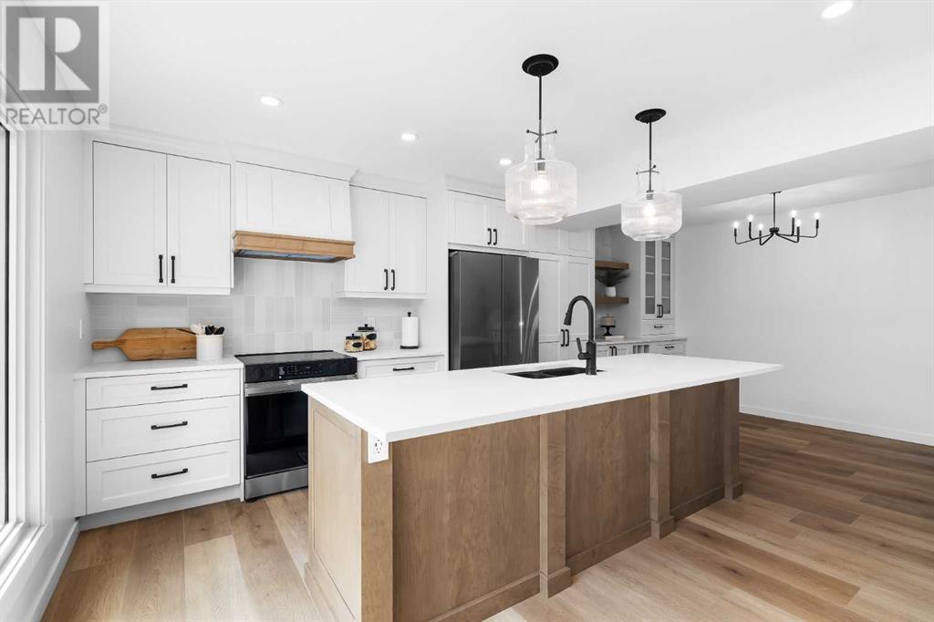 Single Family House 4 Level for Sale in  Point Mckay Road NW Point McKay Calgary 