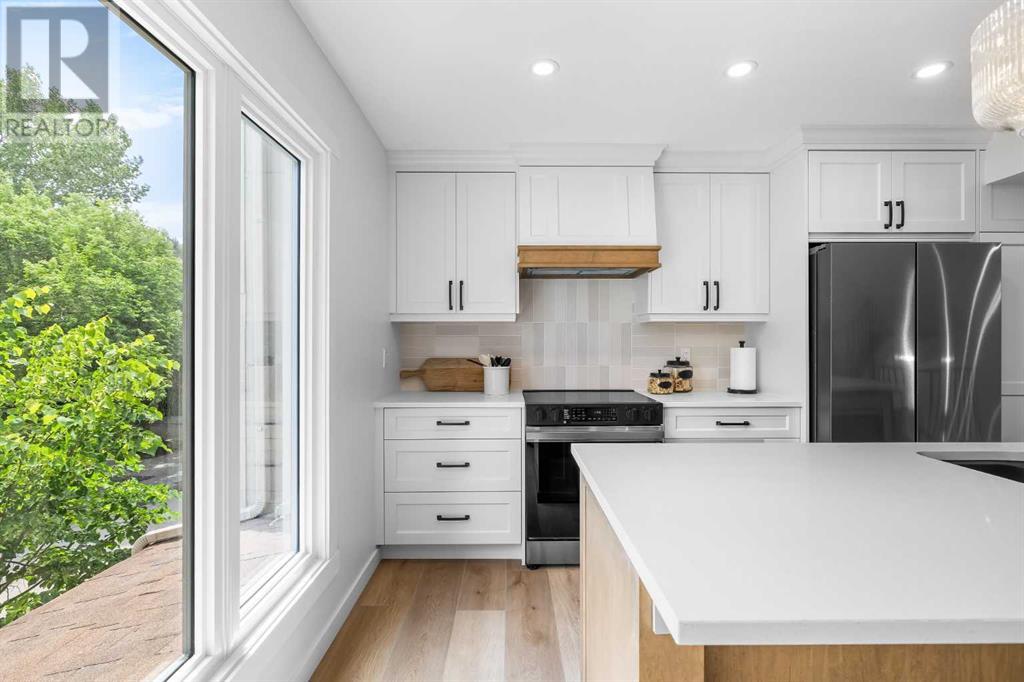 Single Family House 4 Level for Sale in  Point Mckay Road NW Point McKay Calgary 
