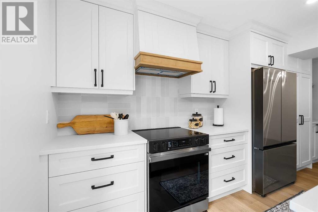 Single Family House 4 Level for Sale in  Point Mckay Road NW Point McKay Calgary 