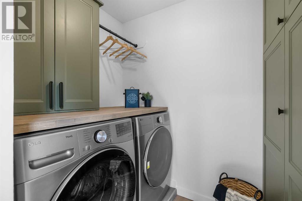 Single Family House 4 Level for Sale in  Point Mckay Road NW Point McKay Calgary 