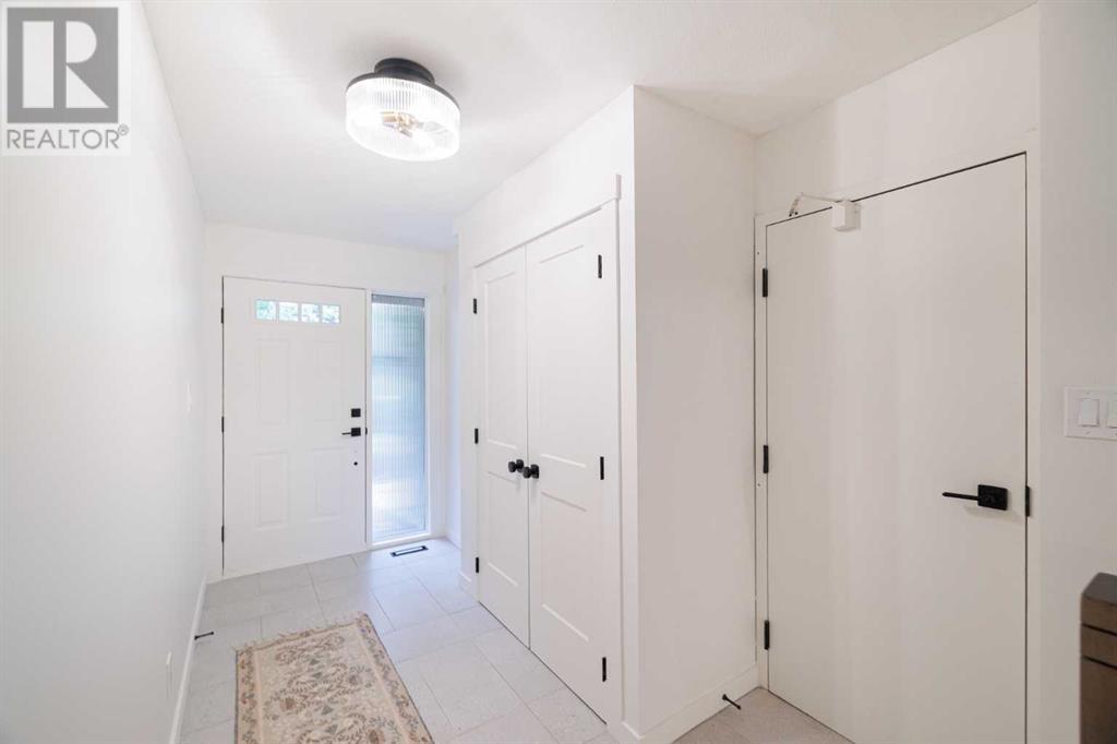 Single Family House 4 Level for Sale in  Point Mckay Road NW Point McKay Calgary 