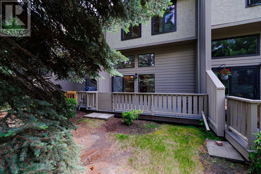 Single Family House 4 Level for Sale in  Point Mckay Road NW Point McKay Calgary 