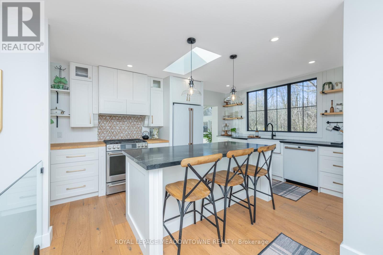 Photo 14 of 27 Tweedle Street, Halton Hills ON