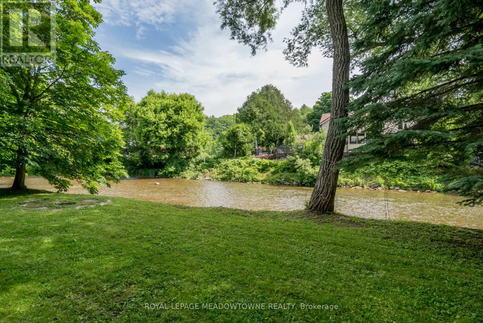 Photo 11 of 27 Tweedle Street, Halton Hills ON