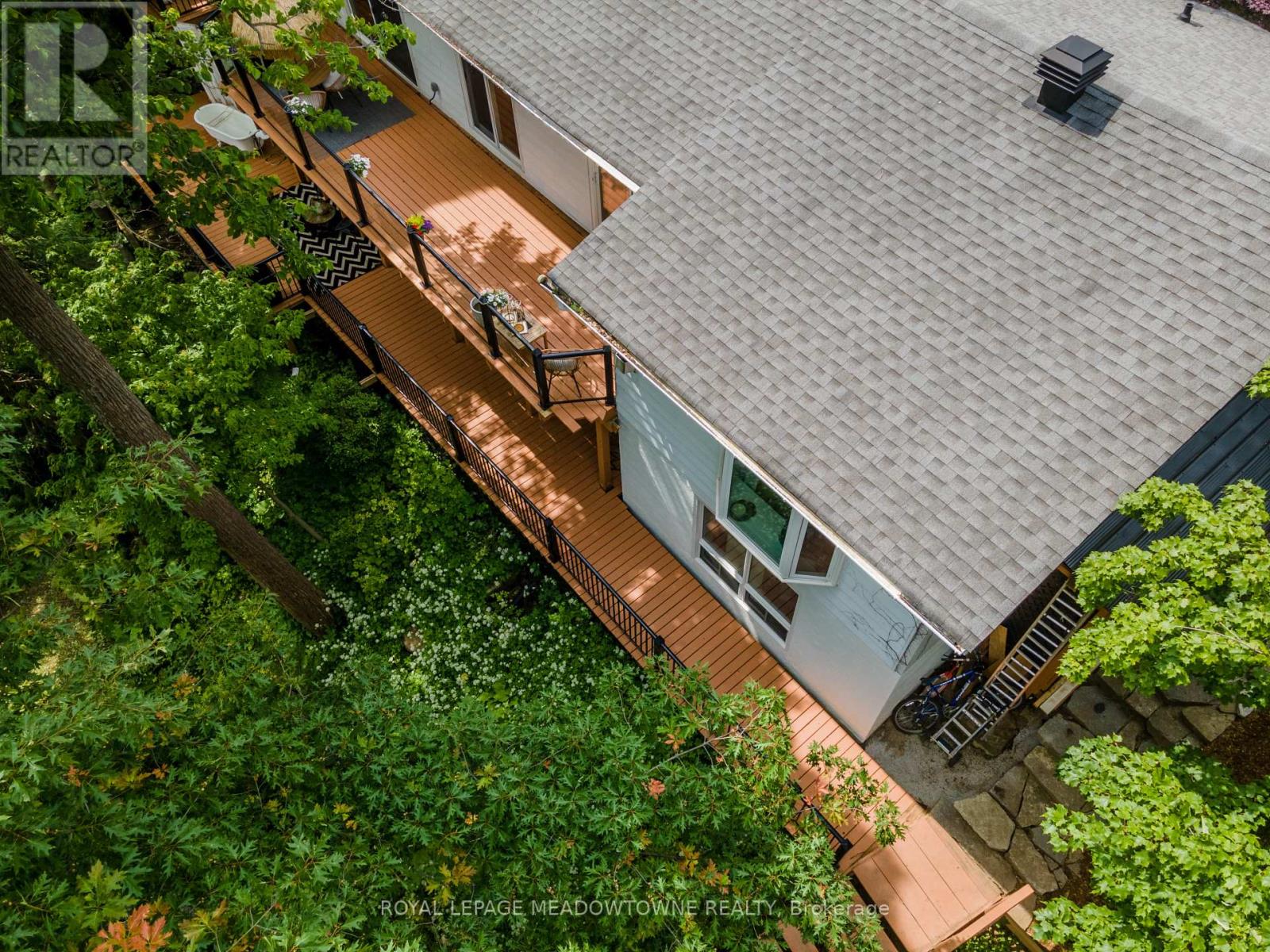 Photo 16 of 27 Tweedle Street, Halton Hills ON