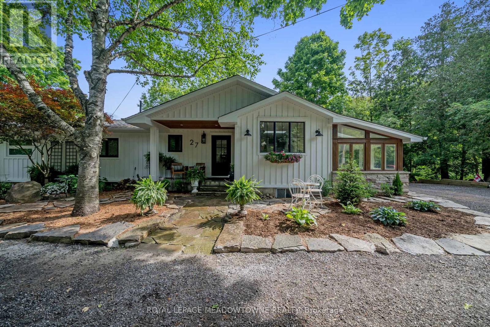 Photo 9 of 27 Tweedle Street, Halton Hills ON