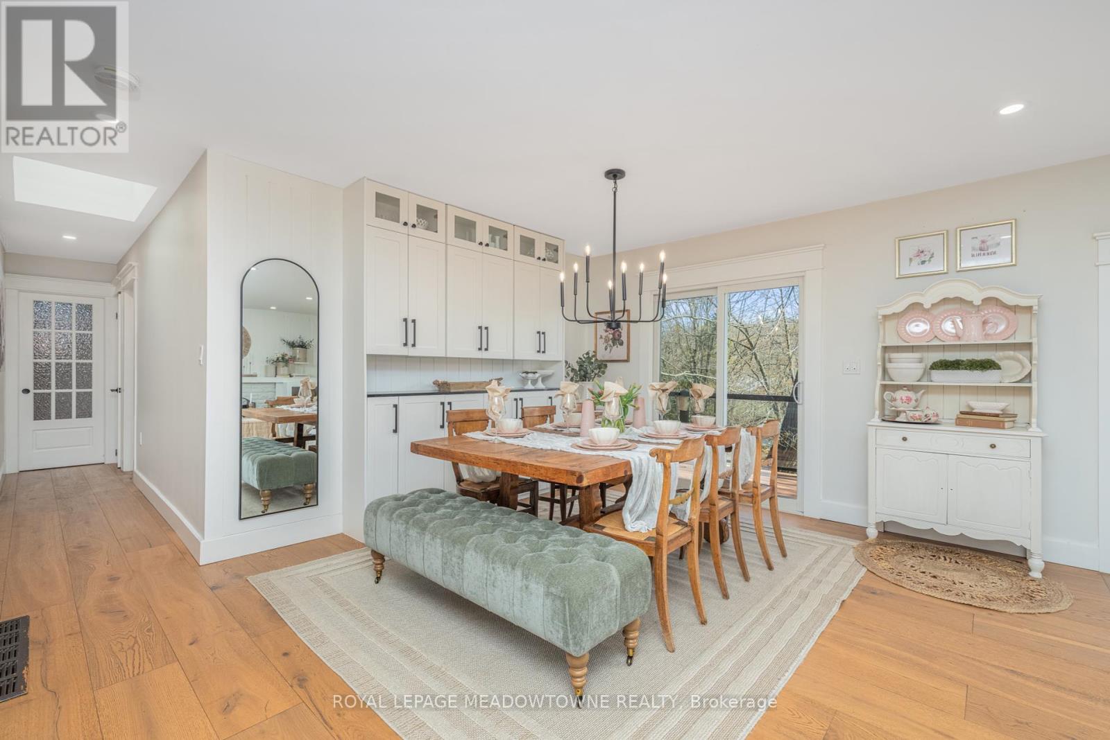 Photo 5 of 27 Tweedle Street, Halton Hills ON