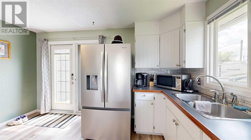Single Family House Bungalow for Sale in   StreetClose Parkdale Stettler 