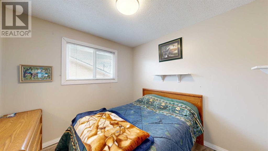 Single Family House Bungalow for Sale in   StreetClose Parkdale Stettler 