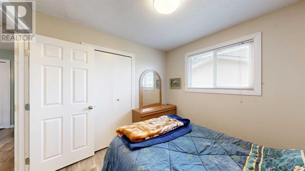 Single Family House Bungalow for Sale in   StreetClose Parkdale Stettler 