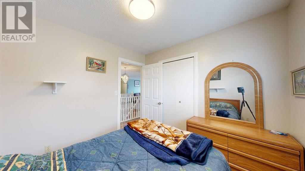 Single Family House Bungalow for Sale in   StreetClose Parkdale Stettler 