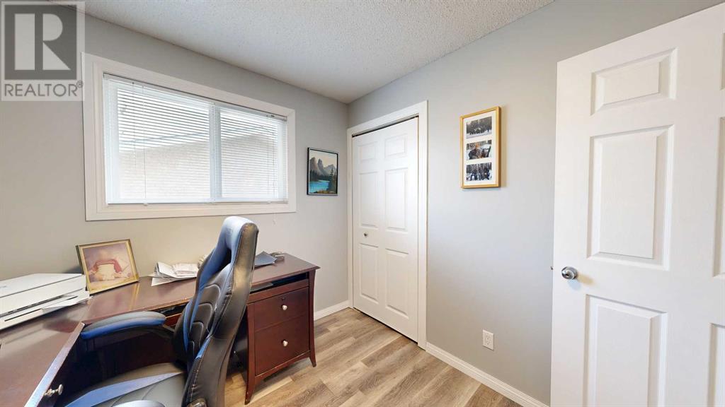 Single Family House Bungalow for Sale in   StreetClose Parkdale Stettler 