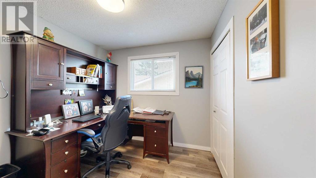 Single Family House Bungalow for Sale in   StreetClose Parkdale Stettler 
