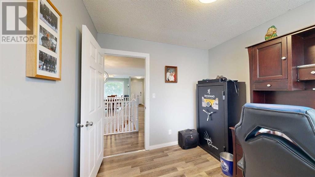 Single Family House Bungalow for Sale in   StreetClose Parkdale Stettler 