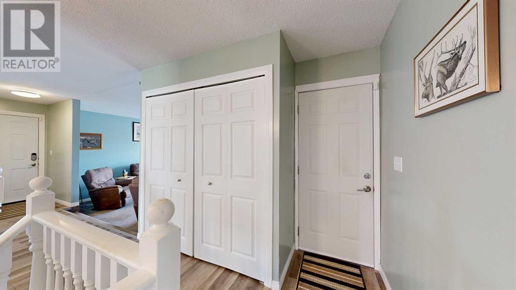 Single Family House Bungalow for Sale in   StreetClose Parkdale Stettler 