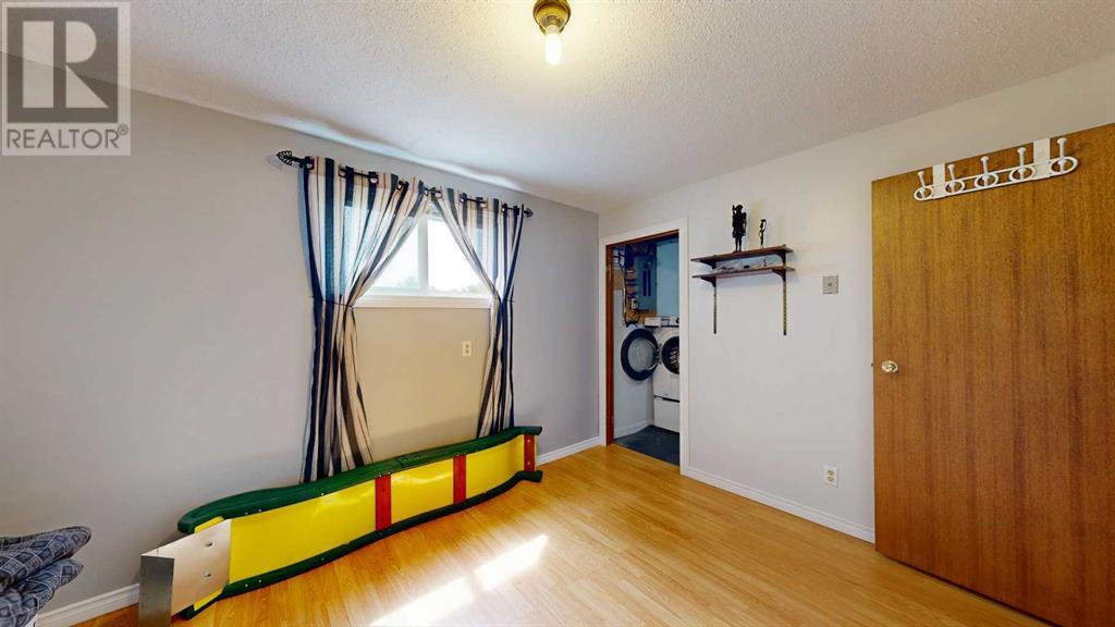 Single Family House Bungalow for Sale in   StreetClose Parkdale Stettler 