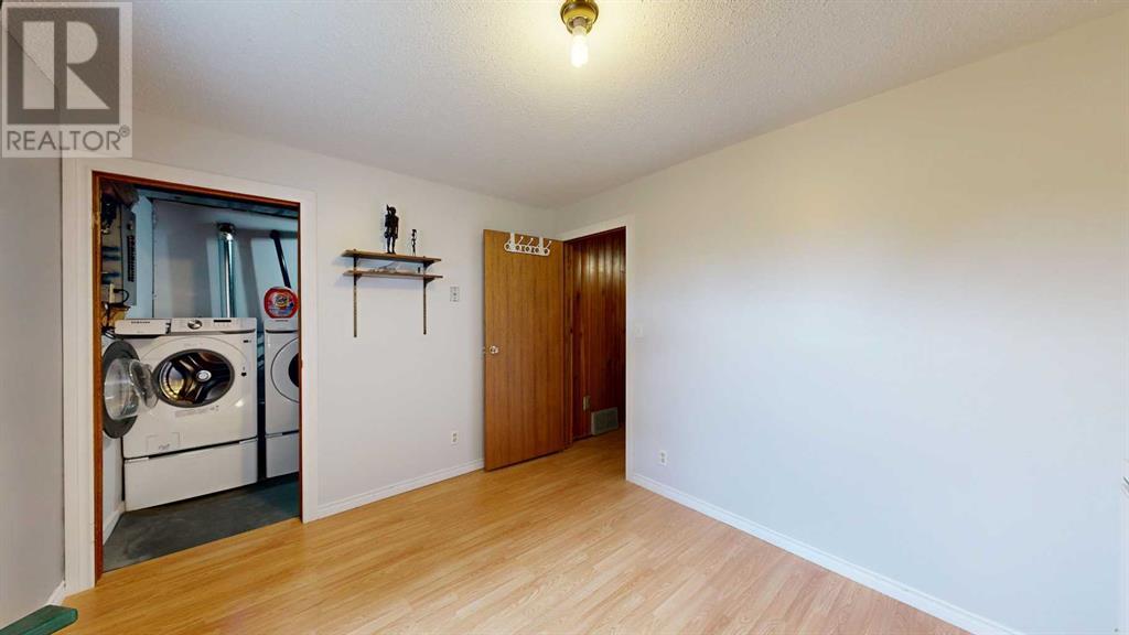 Single Family House Bungalow for Sale in   StreetClose Parkdale Stettler 