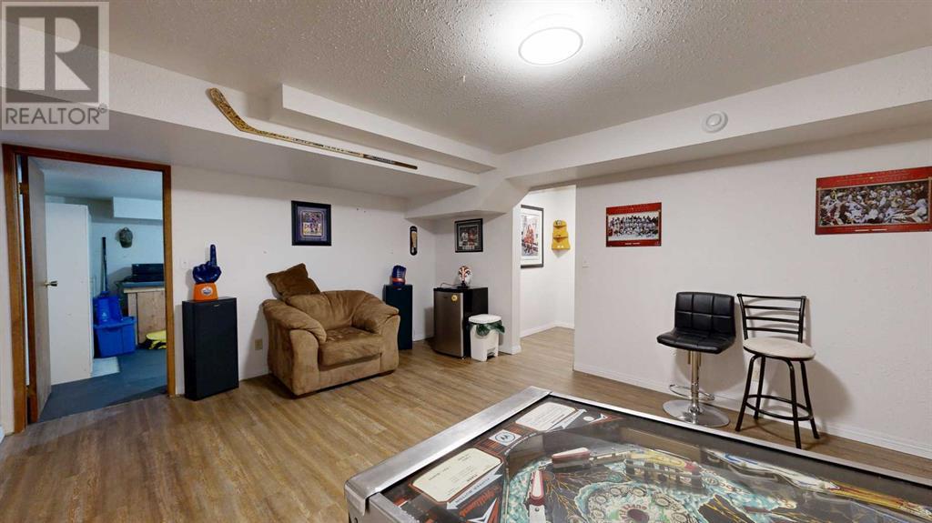 Single Family House Bungalow for Sale in   StreetClose Parkdale Stettler 