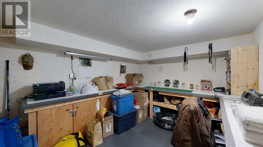 Single Family House Bungalow for Sale in   StreetClose Parkdale Stettler 