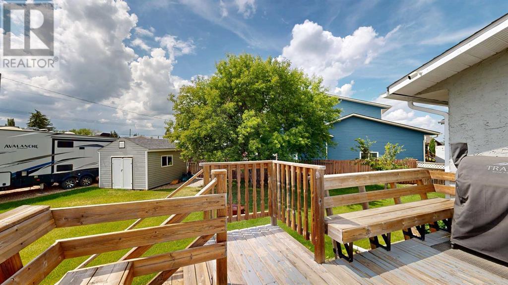 Single Family House Bungalow for Sale in   StreetClose Parkdale Stettler 