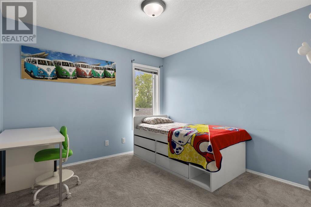 Single Family House for Sale in  Simcoe Crescent SW Signal Hill Calgary 