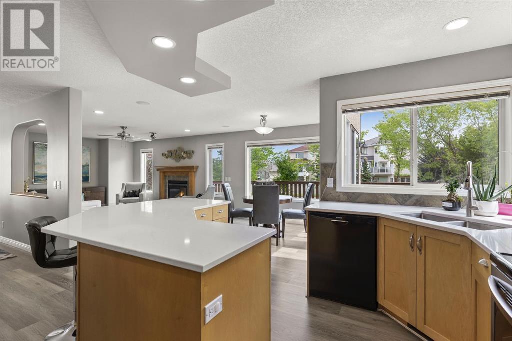 Single Family House for Sale in  Simcoe Crescent SW Signal Hill Calgary 