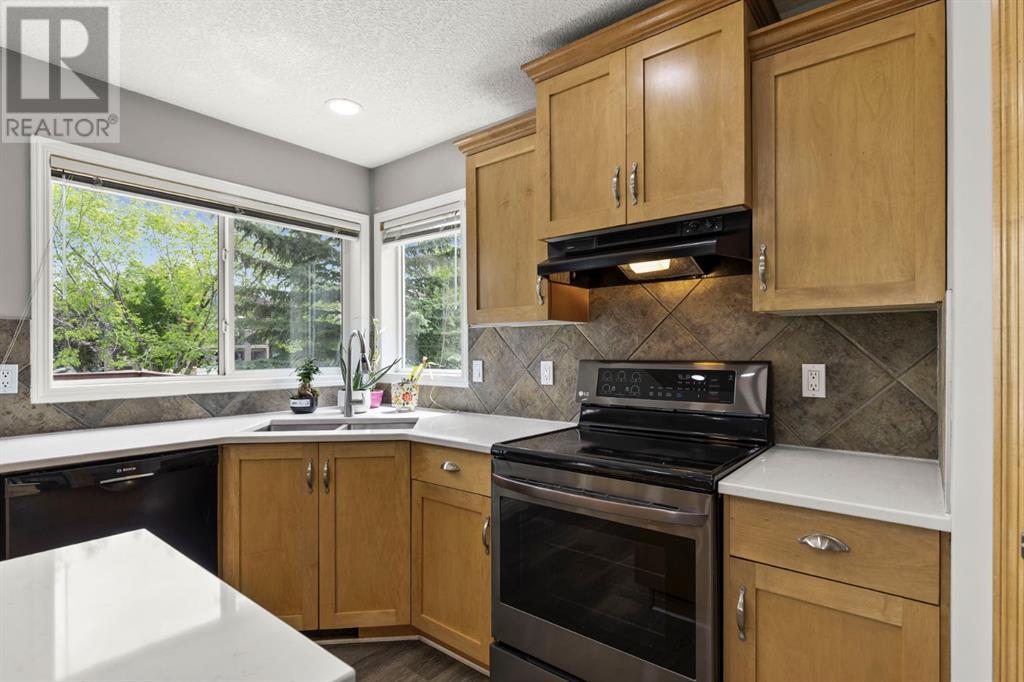 Single Family House for Sale in  Simcoe Crescent SW Signal Hill Calgary 